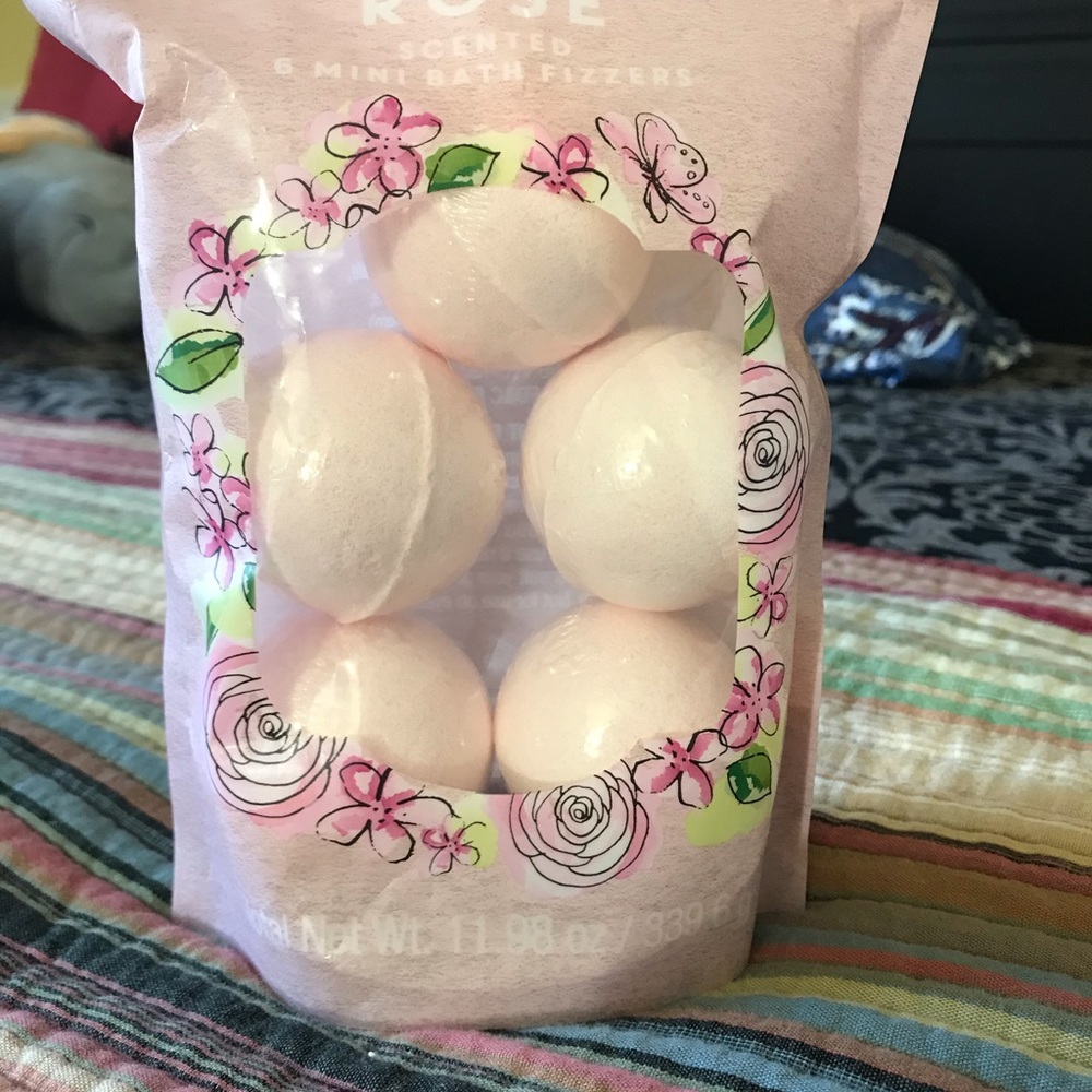 5 rose scented bath bombs